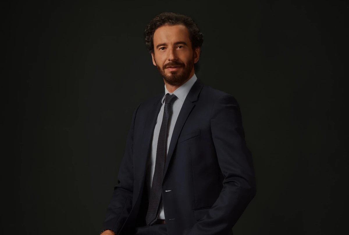 Filipe Isidro Ferreira - Associado